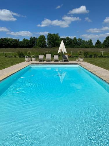 Peldbaseins, Domaine de La Lipomerie - LA PETITE MAISON in Saint-Léonard-des-Parcs