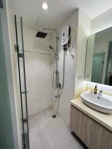 US Embassy Roxas Blvd, Ermita, Manila 1 Bedroom ComfySuite 2