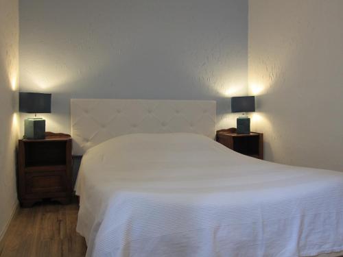 1 queen bed, 2 twin beds
