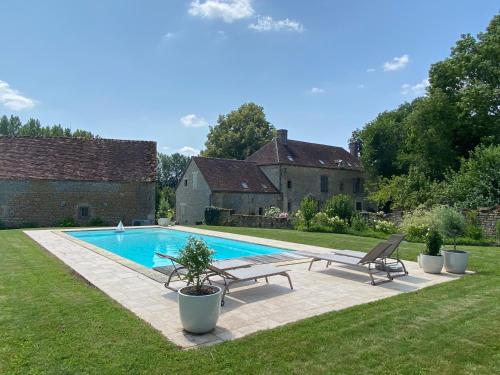 Peldbaseins, Domaine de La Lipomerie - LA PETITE MAISON in Saint-Léonard-des-Parcs
