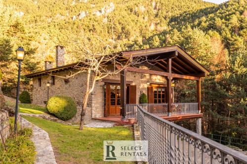 Kert, Authentic Andorran mountain cabin, near the lake and 10'city center in Engolasters