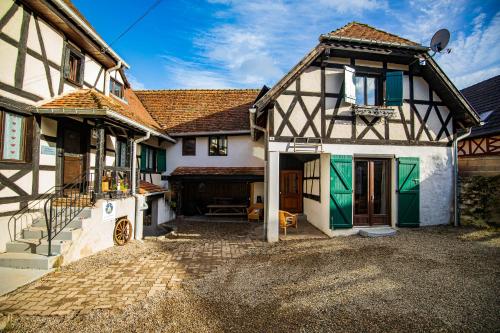 2 bedrooms, 5 beds