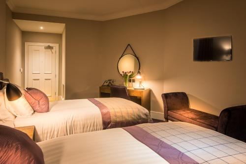 Bishop's Gate Hotel - image 7