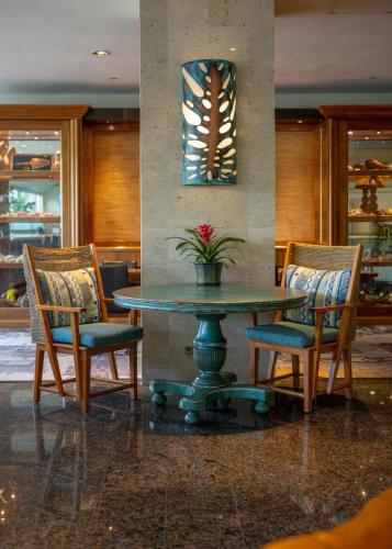 Luana Waikiki Hotel & Suites - image 8
