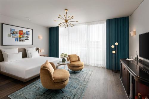 room detail thumbnail 1