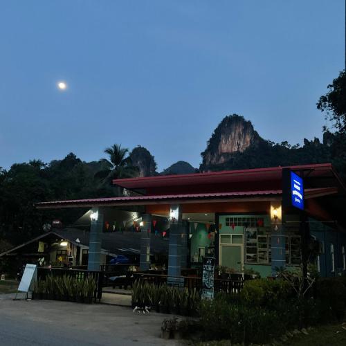 카오속 (수랏타니) Khao Sok Backpacker Hostel 2성급 호텔 수영장