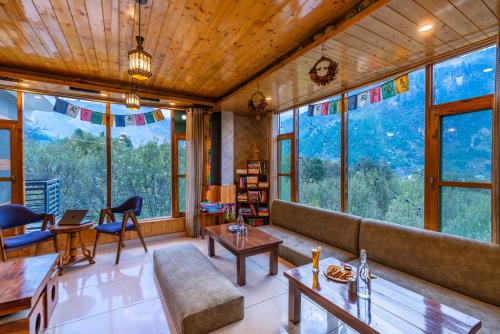The 14 Gables, Shanag, Manali - Balcony Rooms - Mountain Views - Pet Friendly - Crown Palace 5