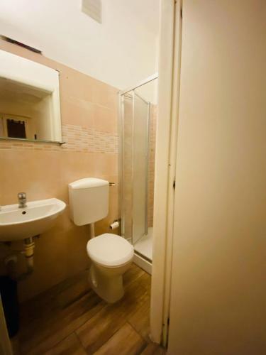 Quadruple Room with Private Bathroom image 5