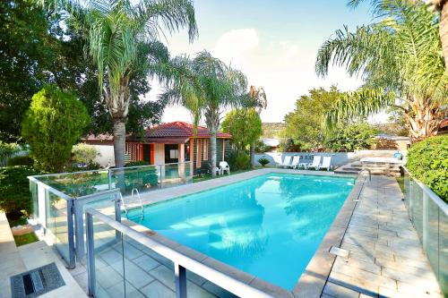 7 bedrooms, 12 beds