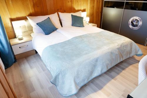 Maison Gruyère avec Cheminée et Vue sur les Alpes (Maison Gruyere avec Cheminee et Vue sur les Alpes) in Neirivue