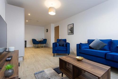 2 Bed Media City Flat Salford Quays, Manchester (photo 5)