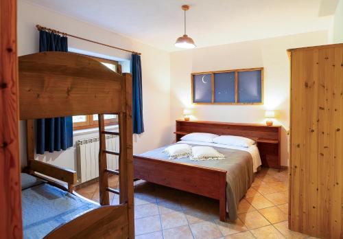 2 bedrooms, 4 beds
