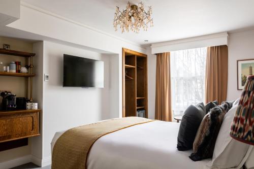 Coach & Horses Hotel - image 4