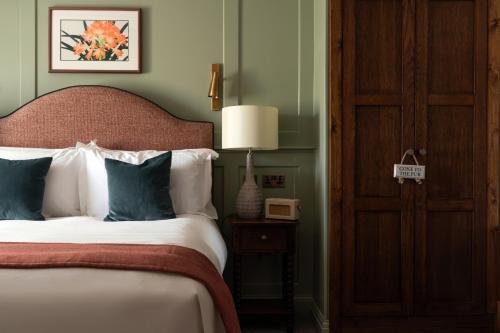 Coach & Horses Hotel - image 8