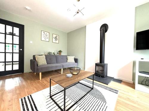 Cresswell Crescent House - Comfortable & Modern 3-Bed Living with Parking - Business & Leisure Stay  – khách sạn tại Radbrook