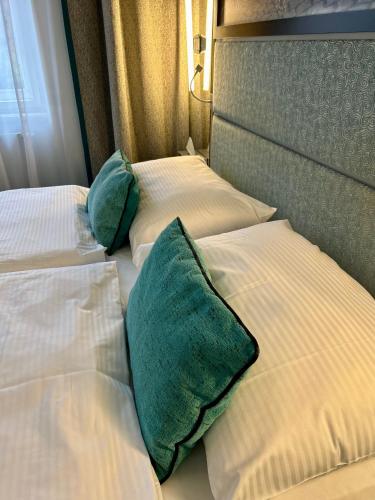 Double or Twin Room image 10