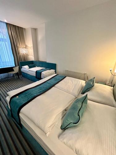 Superior Double or Twin Room image 4