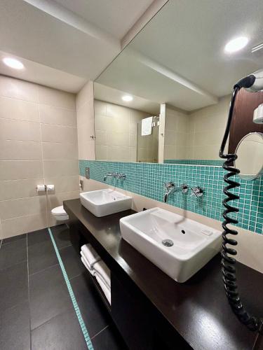 Superior Double or Twin Room image 6