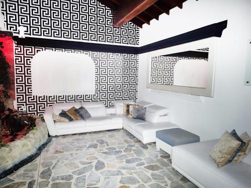Luxury Villa at Poblado 6 BDRM Epic Manor, Medellín (fotografie 4)
