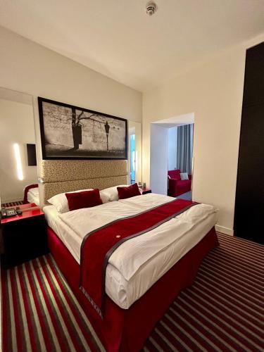 Executive Double or Twin Room image 2