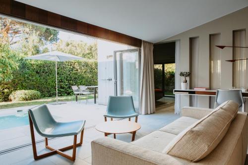 Suite with Private Pool image 7