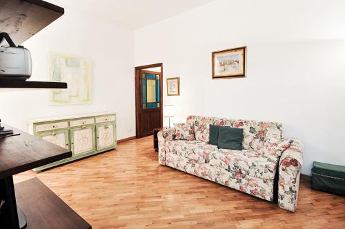 Uffizi Apartment 2 - image 6