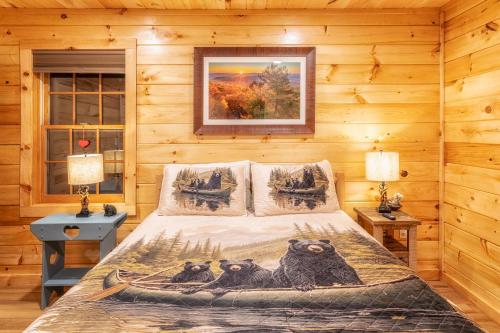 Real Log Cabin With Amazing Views, Hot Tub, Sauna, Games in Gatlinburg, USA