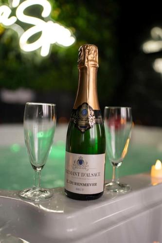 Love Room, Luna Spa APRÈS-MIDI 13h à 18h, créneau de 5h seulement et non une nuitée (Love Room, Luna Spa APRES-MIDI 13h a 18h, creneau de 5h seulement et non une nuitee) in Сан-Уан-ль'Омон