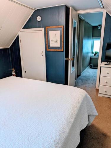 Cottage Near Presque Isle & Lake Erie Boat Parking in Erie, USA