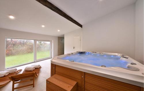 Fitness center, Amazing Home In Gornje Plavnice With Sauna in Leticani