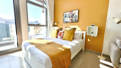 Luxury Bright Studio Near Ski Dubai with Pool View, Dubai (Foto 8)