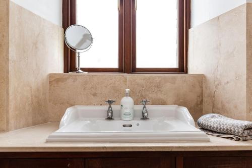 Hendra Barn at Hendra Barns Hendra Barn at Hendra Barns