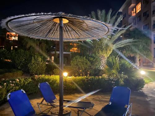 Aphrodite Gardens Modern Apartment