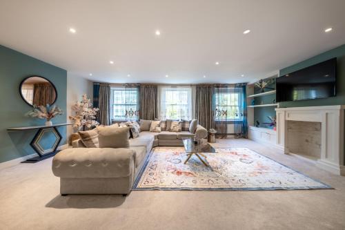 GRAND 200 SqM 3-Bedroom VILLA 