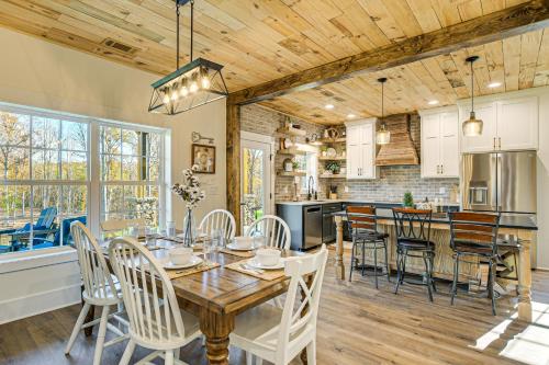 Family-Friendly Barndominium Near Greenville! in Easley (Dél-Karolina)