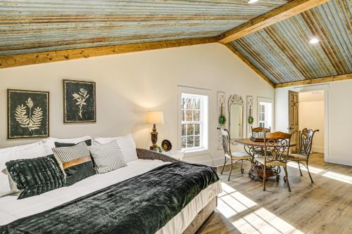 Family-Friendly Barndominium Near Greenville! in Easley (Dél-Karolina)