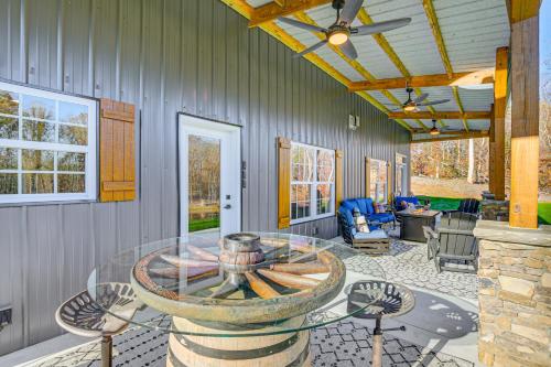 Family-Friendly Barndominium Near Greenville! in Easley (Dél-Karolina)