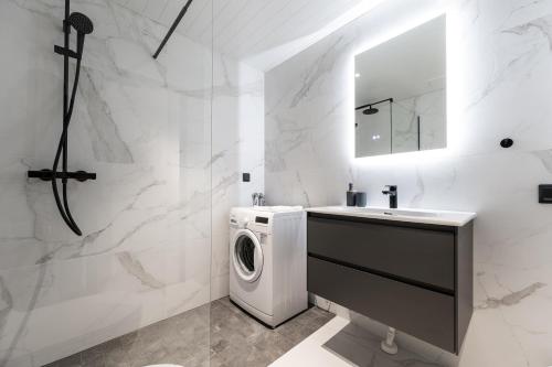 Studio Apartment with Balcony image 10