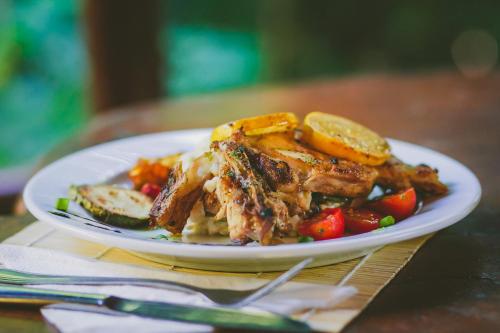 La Aldea De La Selva Lodge