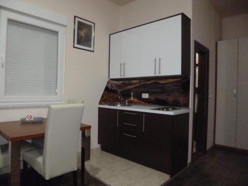 Apartments Dujmović - image 9