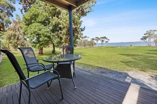 Tarra - Waterfront Retreat in Forge Creek
