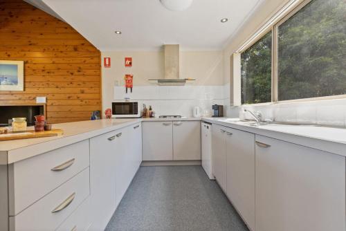 Tarra - Waterfront Retreat in Forge Creek