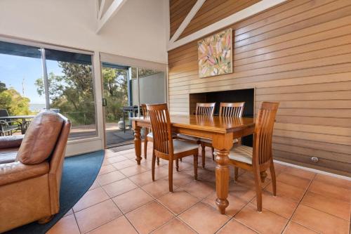 Dargo - Waterfront Retreat in Forge Creek