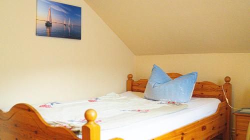 1 double bed, 2 twin beds