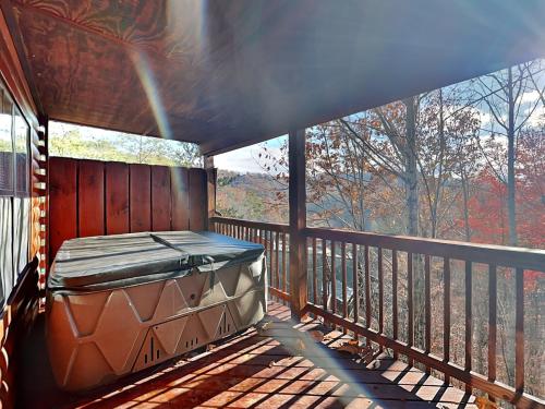Hawks Point Lodge 5 Bedrooms Sleeps 10 Pool Access Hot Tub Pool Table - image 10