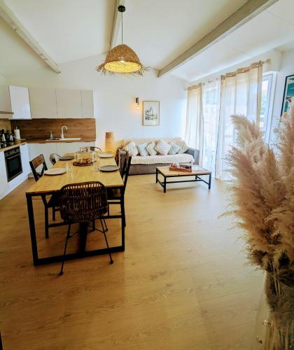 42 m2 d'élégance avec terrasse, parking, belle vue