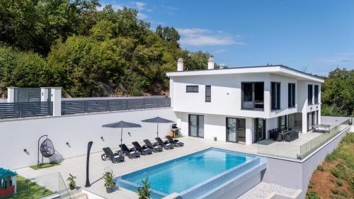 Buitenkant, Villa Gabi by Villas Holiday in Bregi