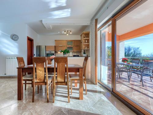 Holiday Home Tina by Interhome in Sutivanac