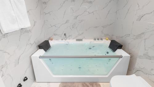 Badkamer, Villa Gabi by Villas Holiday in Bregi