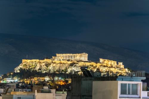 Acropolis Luxury Apartment with Balcony, Atene